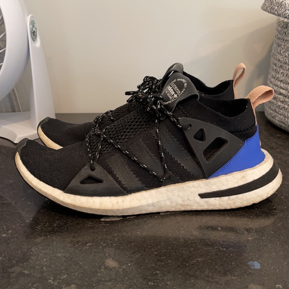 Adidas Die Marke Mit 3 Streifen Sneakers (Black, Blue)